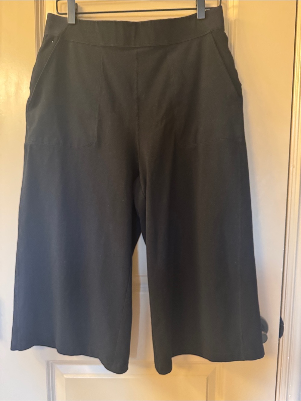 Donna Karen Black Wide-Leg Culotte Pants